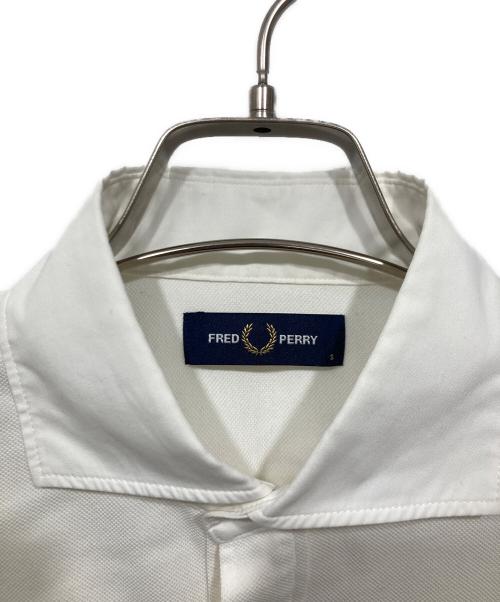 FRED PERRY（フレッドペリー）FRED PERRY (フレッドペリー) ワンポイントロゴ半袖シャツ ホワイト サイズ:Sの古着・服飾アイテム