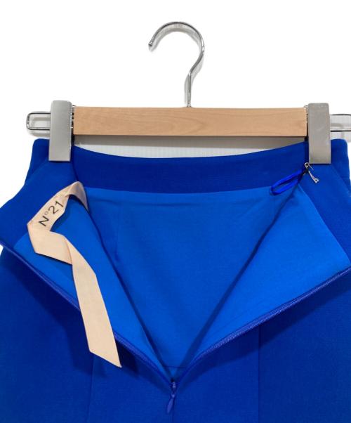 N°21（ヌメロヴェントゥーノ）N°21 (ヌメロヴェントゥーロ) フレア切替 スカート ブルー サイズ:38の古着・服飾アイテム