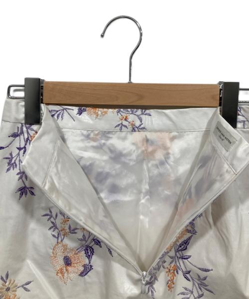 DRIES VAN NOTEN（ドリスヴァンノッテン）DRIES VAN NOTEN (ドリスヴァンノッテン) 花柄刺繍スカート ホワイト サイズ:36の古着・服飾アイテム