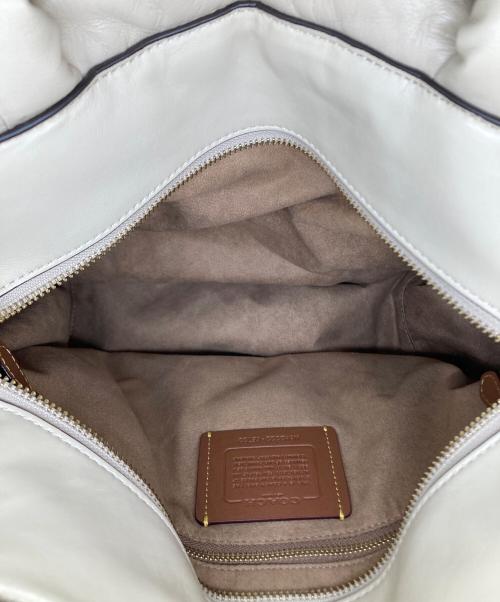 COACH（コーチ）COACH (コーチ) ピロートートバッグ ベージュの古着・服飾アイテム