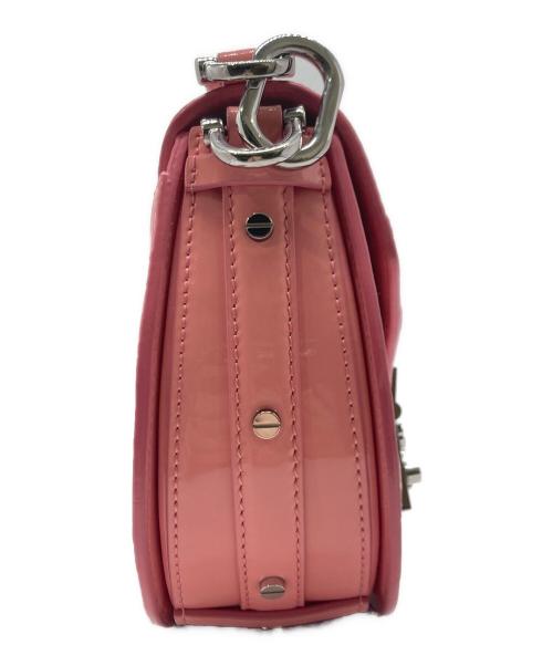 MCM（エムシーエム）MCM (エムシーエム) パトリシア 2WAYエナメルショルダーバッグ ピンクの古着・服飾アイテム