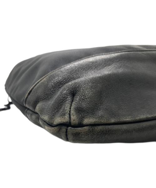 ISSEY MIYAKE（イッセイミヤケ）ISSEY MIYAKE (イッセイミヤケ) レザーナイロン巾着バッグ ブラックの古着・服飾アイテム