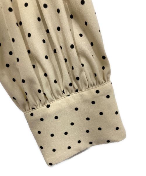 SHIPS（シップス）SHIPS (シップス) ドット/花柄 バンドカラー サイド プリーツ ワンピース アイボリー サイズ:Mの古着・服飾アイテム