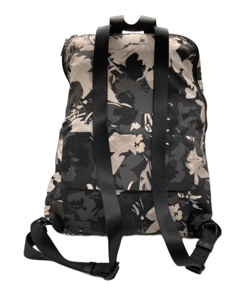TUMI（トゥミ）TUMI (トゥミ) パッカブルリュック ホワイト×ブラックの古着・服飾アイテム