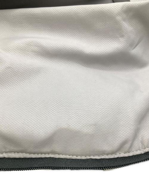 TUMI（トゥミ）TUMI (トゥミ) パッカブルリュック ホワイト×ブラックの古着・服飾アイテム