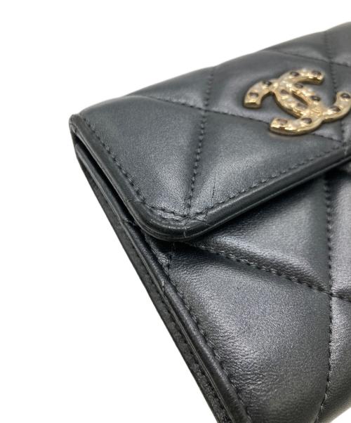 CHANEL（シャネル）CHANEL (シャネル) スモールフラップウォレット/マトラッセ メタリックグレーの古着・服飾アイテム