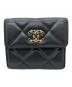 CHANEL（シャネル）の古着「スモールフラップウォレット/マトラッセ」｜メタリックグレー