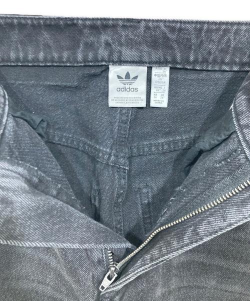 adidas（アディダス）adidas (アディダス) ウォッシュドデニムパンツ グレー サイズ:W26の古着・服飾アイテム