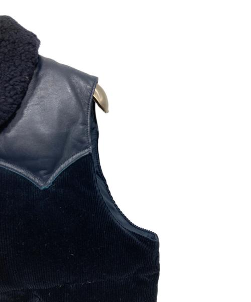 RockyMountainFeatherBed（ロッキーマウンテンフェザーベッド）RockyMountainFeatherBed (ロッキーマウンテンフェザーベッド) BEAUTY&YOUTH別注 コーデュロイダウンベスト ネイビー サイズ:36の古着・服飾アイテム