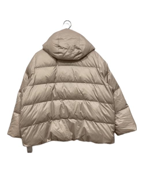 23区（ニジュウサンク）23区 (ニジュウサンク) ダウンジャケット / シレータフタ コンパクト ダウンコート ベージュ サイズ:46 未使用品の古着・服飾アイテム