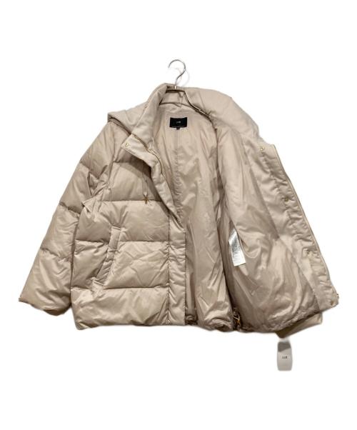 23区（ニジュウサンク）23区 (ニジュウサンク) ダウンジャケット / シレータフタ コンパクト ダウンコート ベージュ サイズ:46 未使用品の古着・服飾アイテム