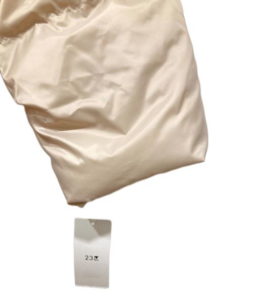23区（ニジュウサンク）23区 (ニジュウサンク) ダウンジャケット / シレータフタ コンパクト ダウンコート ベージュ サイズ:46 未使用品の古着・服飾アイテム