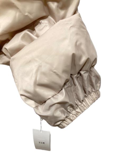 23区（ニジュウサンク）23区 (ニジュウサンク) ダウンジャケット / シレータフタ コンパクト ダウンコート ベージュ サイズ:46 未使用品の古着・服飾アイテム