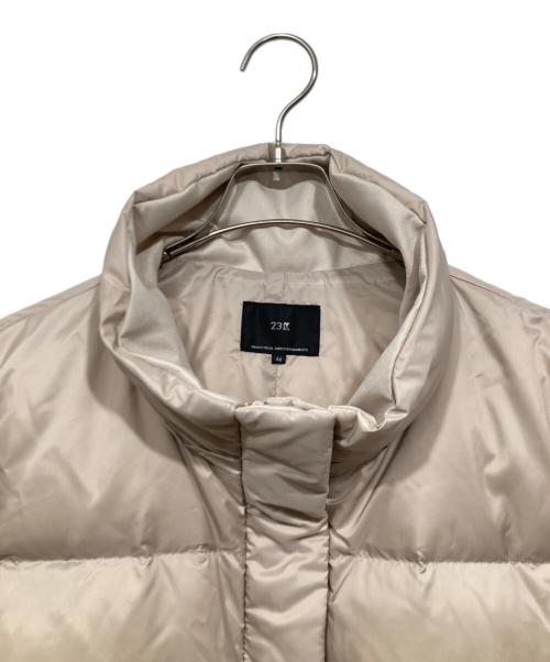 23区（ニジュウサンク）23区 (ニジュウサンク) ダウンジャケット / シレータフタ コンパクト ダウンコート ベージュ サイズ:46 未使用品の古着・服飾アイテム