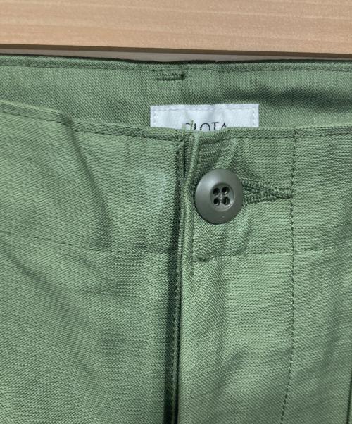 CIOTA（シオタ）CIOTA (シオタ) スビンコットンムラ糸バックサテンベイカーパンツ オリーブ サイズ:4の古着・服飾アイテム