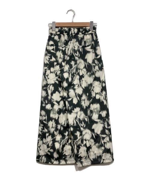 IENA（イエナ）IENA (イエナ) 掠りフラワーピンタックストレートパンツ ブラック×ベージュ サイズ:34の古着・服飾アイテム