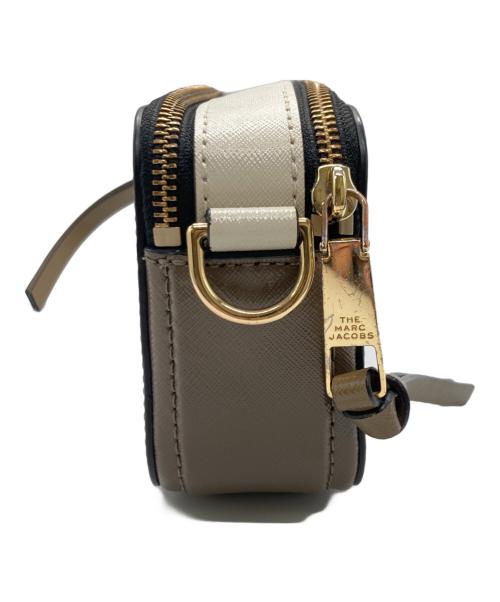 MARC JACOBS（マークジェイコブズ）MARC JACOBS (マークジェイコブズ) スナップショット / ショルダーバッグ ベージュの古着・服飾アイテム
