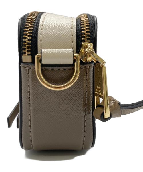 MARC JACOBS（マークジェイコブズ）MARC JACOBS (マークジェイコブズ) スナップショット / ショルダーバッグ ベージュの古着・服飾アイテム