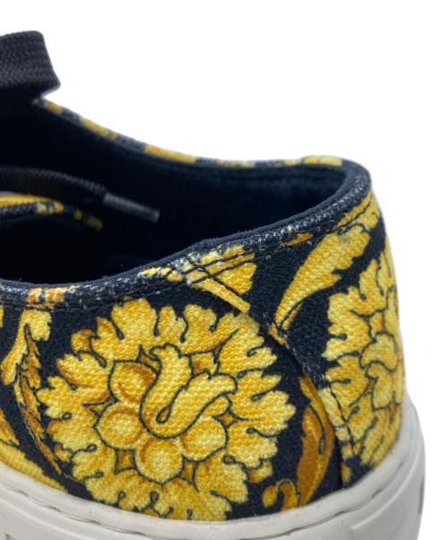 VERSACE（ヴェルサーチェ）VERSACE (ヴェルサーチェ) ローカットスニーカー イエロー×ブラック サイズ:38の古着・服飾アイテム