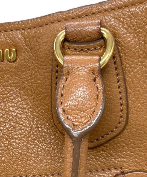 MIU MIU（ミュウミュウ）MIU MIU (ミュウミュウ) 2WAY マドラスレザーハンドバッグ ブラウンの古着・服飾アイテム