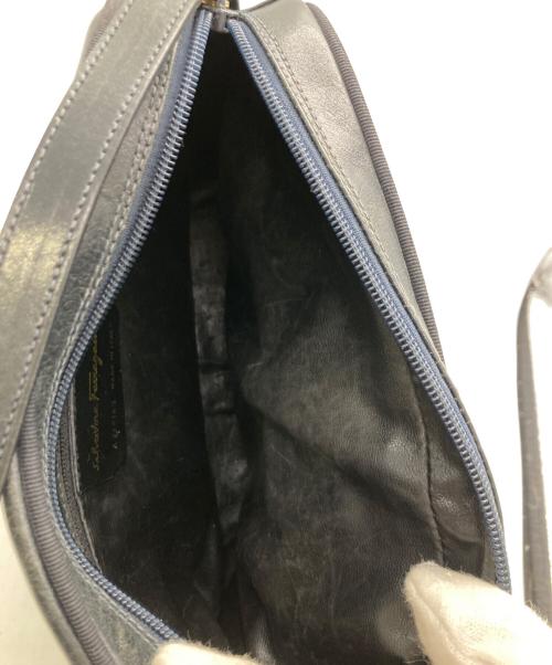 Salvatore Ferragamo（サルヴァトーレ フェラガモ）Salvatore Ferragamo (サルヴァトーレ フェラガモ) ショルダーバッグ ネイビーの古着・服飾アイテム