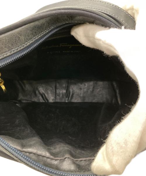 Salvatore Ferragamo（サルヴァトーレ フェラガモ）Salvatore Ferragamo (サルヴァトーレ フェラガモ) ショルダーバッグ ネイビーの古着・服飾アイテム