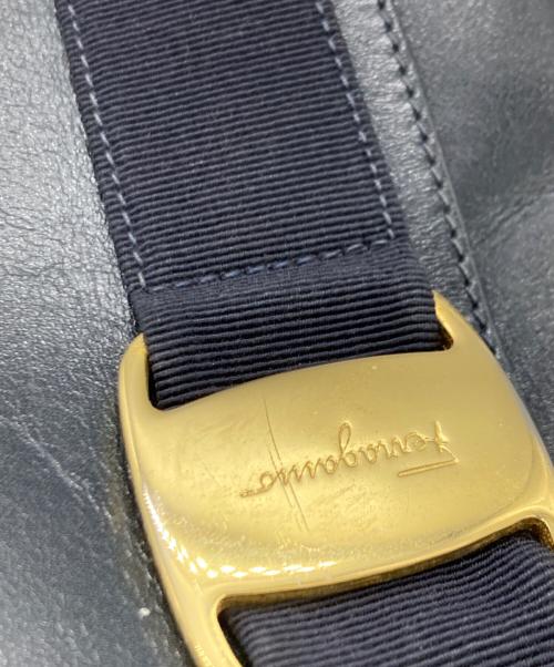 Salvatore Ferragamo（サルヴァトーレ フェラガモ）Salvatore Ferragamo (サルヴァトーレ フェラガモ) ショルダーバッグ ネイビーの古着・服飾アイテム