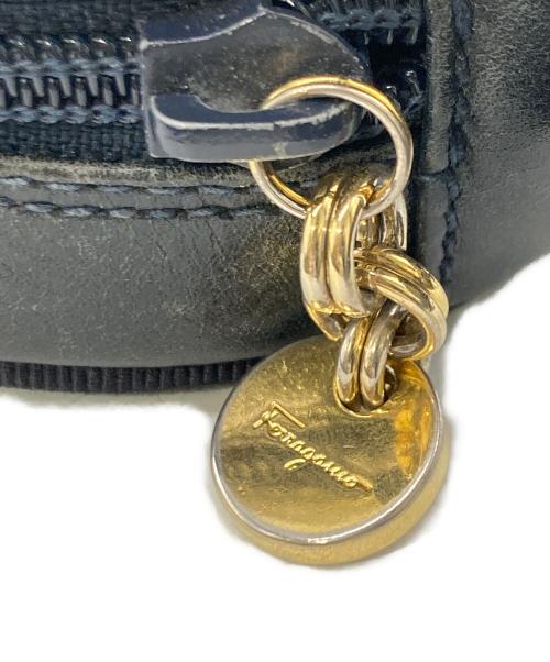 Salvatore Ferragamo（サルヴァトーレ フェラガモ）Salvatore Ferragamo (サルヴァトーレ フェラガモ) ショルダーバッグ ネイビーの古着・服飾アイテム
