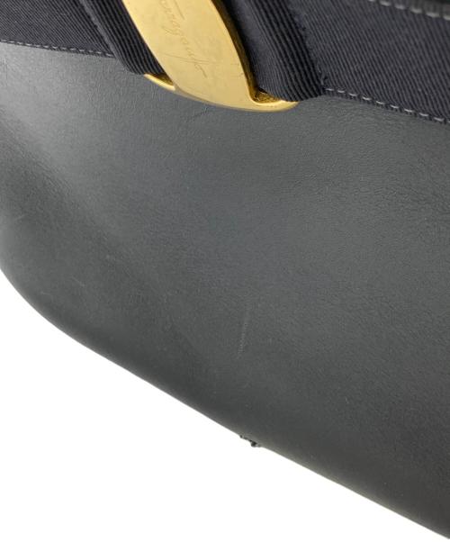 Salvatore Ferragamo（サルヴァトーレ フェラガモ）Salvatore Ferragamo (サルヴァトーレ フェラガモ) ショルダーバッグ ネイビーの古着・服飾アイテム