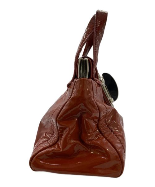 MIU MIU（ミュウミュウ）MIU MIU (ミュウミュウ) ターンロック エナメルハンドバッグ 朱色の古着・服飾アイテム