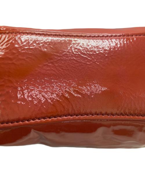 MIU MIU（ミュウミュウ）MIU MIU (ミュウミュウ) ターンロック エナメルハンドバッグ 朱色の古着・服飾アイテム