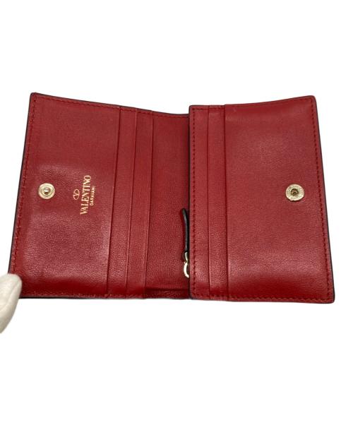 VALENTINO GARAVANI（ヴァレンティノ・ガラヴァーニ）VALENTINO GARAVANI (ヴァレンティノ・ガラヴァーニ) スタッズ2つ折り財布 レッドの古着・服飾アイテム