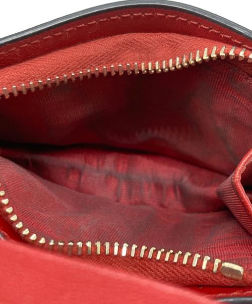 VALENTINO GARAVANI（ヴァレンティノ・ガラヴァーニ）VALENTINO GARAVANI (ヴァレンティノ・ガラヴァーニ) スタッズ2つ折り財布 レッドの古着・服飾アイテム