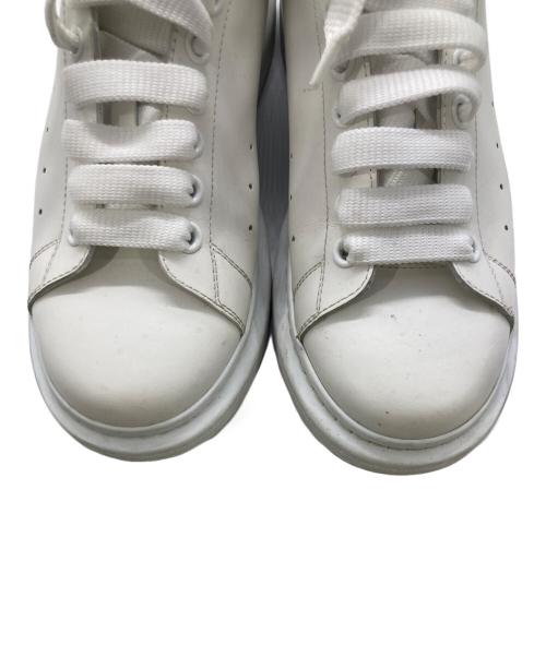 ALEXANDER McQUEEN（アレキサンダーマックイーン）ALEXANDER McQUEEN (アレキサンダーマックイーン) オーバーサイズドスニーカー ホワイト サイズ:41の古着・服飾アイテム