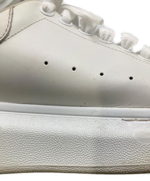 ALEXANDER McQUEEN（アレキサンダーマックイーン）ALEXANDER McQUEEN (アレキサンダーマックイーン) オーバーサイズドスニーカー ホワイト サイズ:41の古着・服飾アイテム