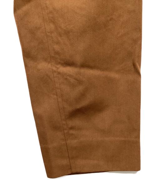 ISSEY MIYAKE（イッセイミヤケ）ISSEY MIYAKE (イッセイミヤケ) テーパードタックスラックス ブラウン サイズ:Mの古着・服飾アイテム