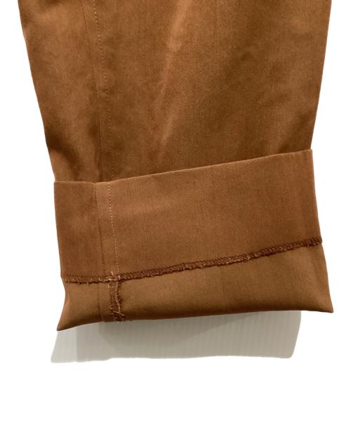 ISSEY MIYAKE（イッセイミヤケ）ISSEY MIYAKE (イッセイミヤケ) テーパードタックスラックス ブラウン サイズ:Mの古着・服飾アイテム