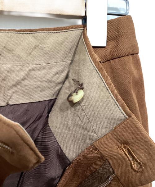 ISSEY MIYAKE（イッセイミヤケ）ISSEY MIYAKE (イッセイミヤケ) テーパードタックスラックス ブラウン サイズ:Mの古着・服飾アイテム