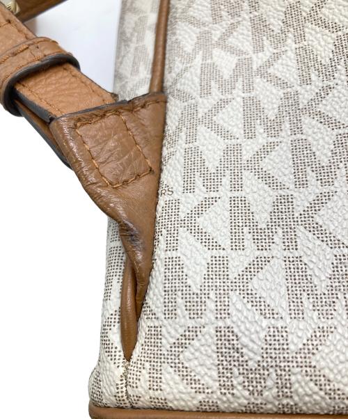 MICHAEL KORS（マイケル・コース）MICHAEL KORS (マイケル・コース) スタッズ付リュック/MK柄　バックパック ベージュの古着・服飾アイテム