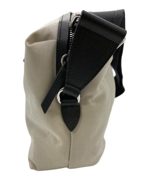 Martin Margiela11（マルタンマルジェラ11）Martin Margiela11 (マルタンマルジェラ11) ピローショルダーバッグ / GLAM SLAM SPORT CAMERA BAG ホワイトの古着・服飾アイテム
