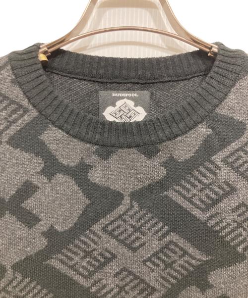 BUDSPOOL（バッズプール）BUDSPOOL (バッズプール) Gakkin (ガッキン) クルーネックニット / 花罰家紋 COTTON KNIT ブラック サイズ:Lの古着・服飾アイテム