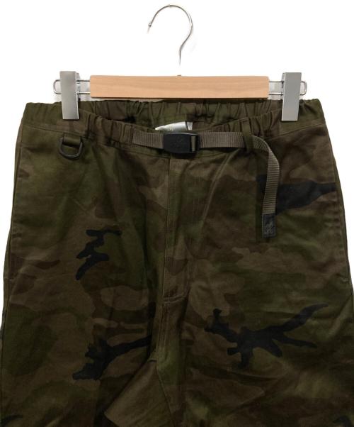 GRAMICCI（グラミチ）GRAMICCI (グラミチ) BEAMS (ビームス) 別注 カモ オーバーパンツカーゴパンツ グリーン サイズ:Mの古着・服飾アイテム