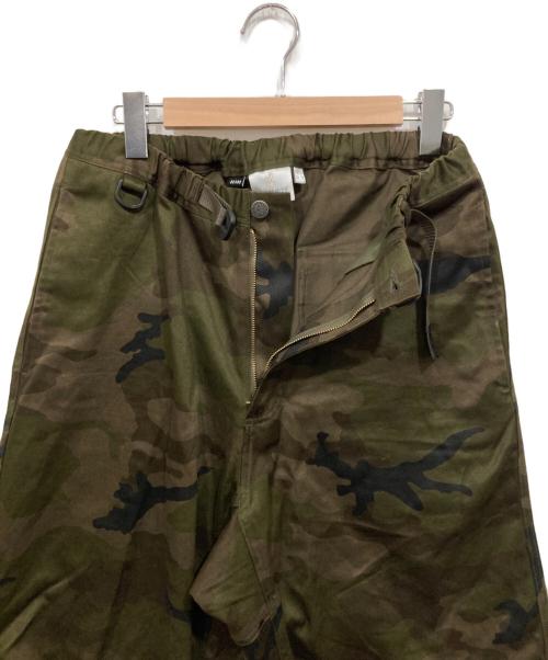 GRAMICCI（グラミチ）GRAMICCI (グラミチ) BEAMS (ビームス) 別注 カモ オーバーパンツカーゴパンツ グリーン サイズ:Mの古着・服飾アイテム