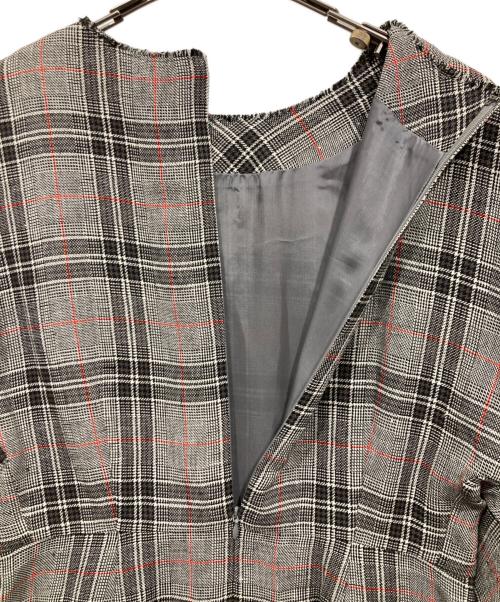 Aquascutum（アクアスキュータム）Aquascutum (アクアスキュータム) ツイストチェックワンピース グレー サイズ:Mの古着・服飾アイテム