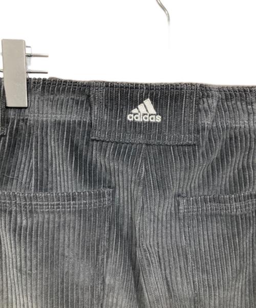 adidas（アディダス）adidas (アディダス) コードパンツ/コーデュロイ グレー サイズ:Ｌの古着・服飾アイテム