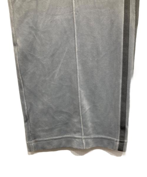adidas（アディダス）adidas (アディダス) ベロアトラックパンツ グレー サイズ:Lの古着・服飾アイテム