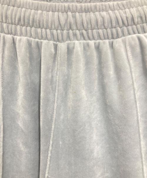 adidas（アディダス）adidas (アディダス) ベロアトラックパンツ グレー サイズ:Lの古着・服飾アイテム