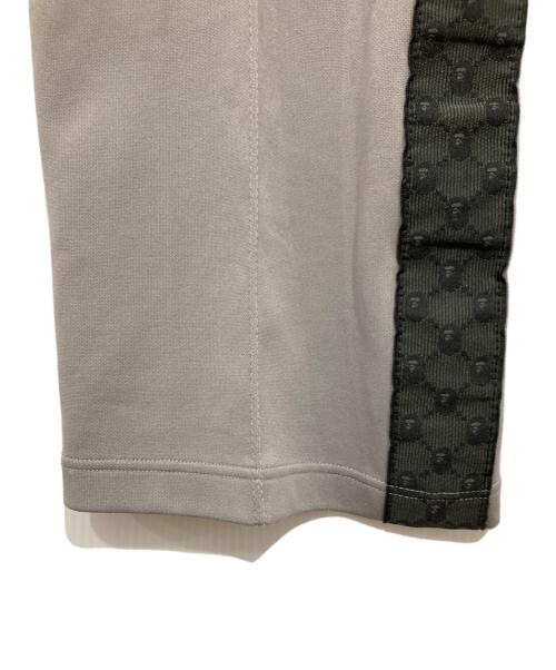 A BATHING APE（アベイシングエイプ）A BATHING APE (アベイシングエイプ) ロゴライントラックパンツ グレー サイズ:Mの古着・服飾アイテム