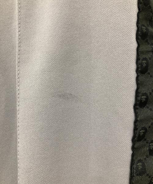 A BATHING APE（アベイシングエイプ）A BATHING APE (アベイシングエイプ) ロゴライントラックパンツ グレー サイズ:Mの古着・服飾アイテム
