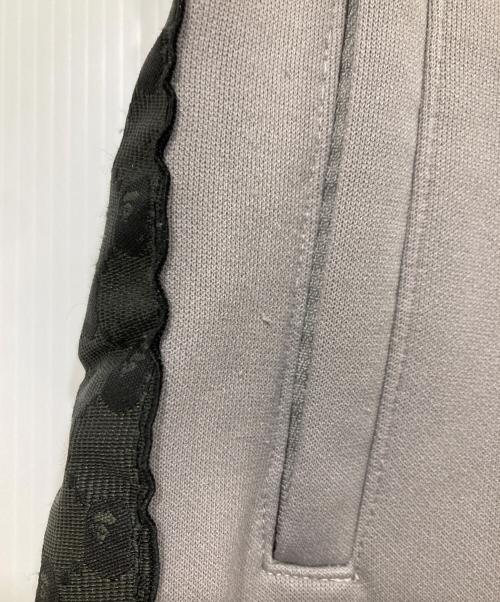 A BATHING APE（アベイシングエイプ）A BATHING APE (アベイシングエイプ) ロゴライントラックパンツ グレー サイズ:Mの古着・服飾アイテム
